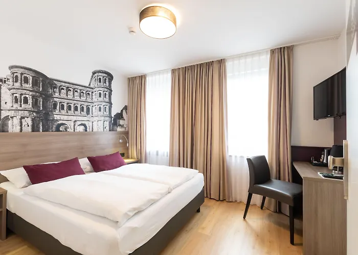 Porta Nigra Отель Трир